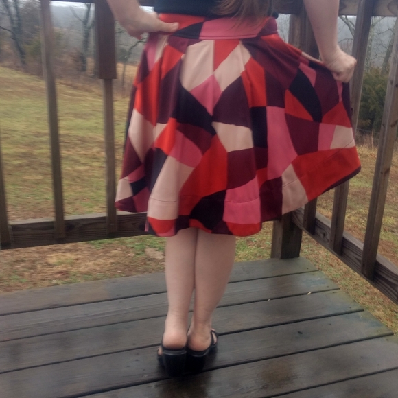 H&M Pleated Full Skater Skirt w/ Pockets Geometric - Picture 2 of 8